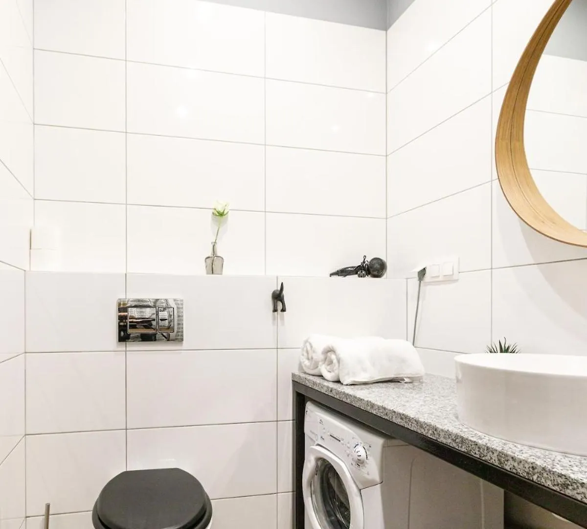Golden Apartments Wroclaw- Cozy Studio - City Center&K24 0*, ヴロツワフ